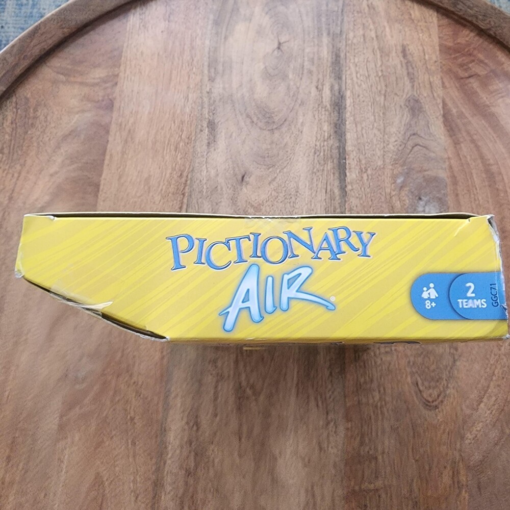 Mattel Games Pictionary Junior Air Family Game 2 Teams Ages 8+ New Sealed - Picture 2 of 5